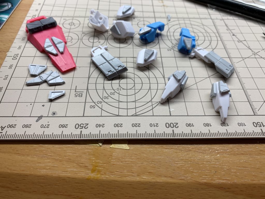 今回、かなりお手軽改造だったので製作途中の写真があまり...笑
MSアーマーはパキッと折ってさっと整形できるのでお手軽ですね。