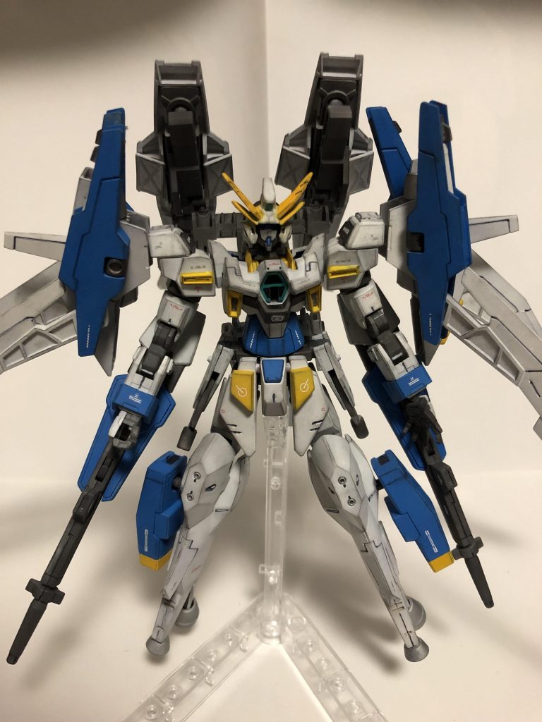 同時期にGBNで輝かしい活躍をしたAGEⅡマグナムとは対照的に本機はベース機の特徴をより強化する形でカスタマイズされている。つまり本機の改造目的はガンダムAGE-2ダブルバレットの射撃性能と格闘性能の底上げである。
肩はライトニングストライダーのものを活用し、ノーマルと酷似した形に寄せている。
元々肩につけられていたダブルバレットのユニットは腕部へと移植されている。これは同じく可変機であるギャプランを参考にして作られた。
脚部はエルフ・ブルックをベースにスラスターを増設している。これはハミングバードやSガンダムのブースターを真似ようとしたため。完全に近づけはしなかったが後述する機能が追加されたため、攻撃力が増している。