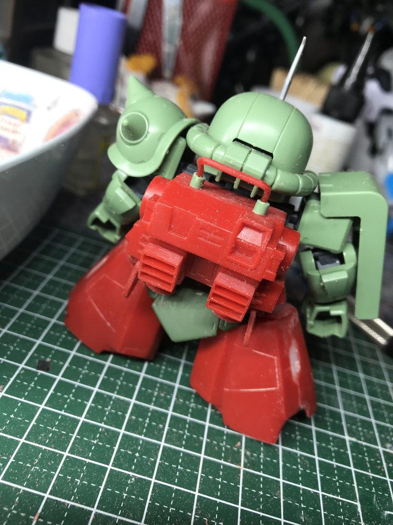 バックパックを切ったり貼ったりバランスを見ながら詰めています。