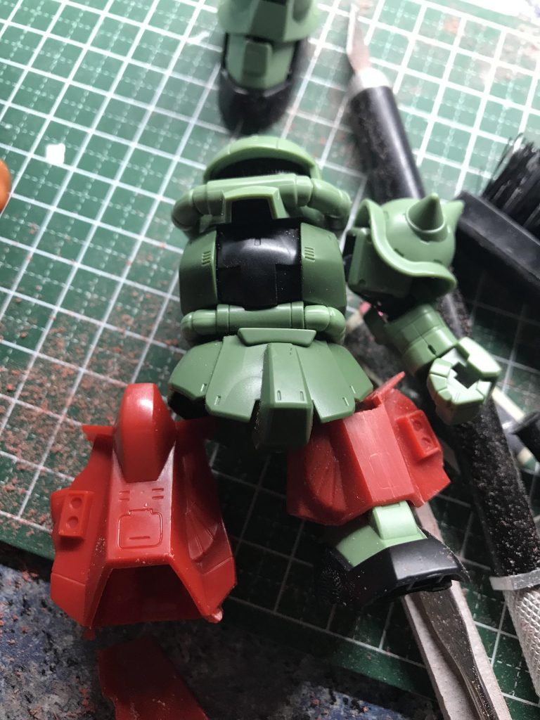 足を詰めたり…