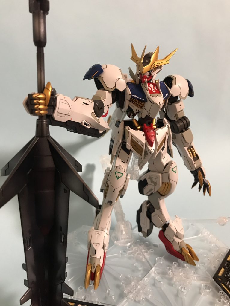 今までアーマー裏まで塗装する事はほとんどなかったのですが、開口部が広い所は効果的だと思いました。
トップコートは半ツヤを選択したのですが、思ったよりツヤ消しに寄ってしまいましたが、まぁこれでいいかなと。良い経験になりました。