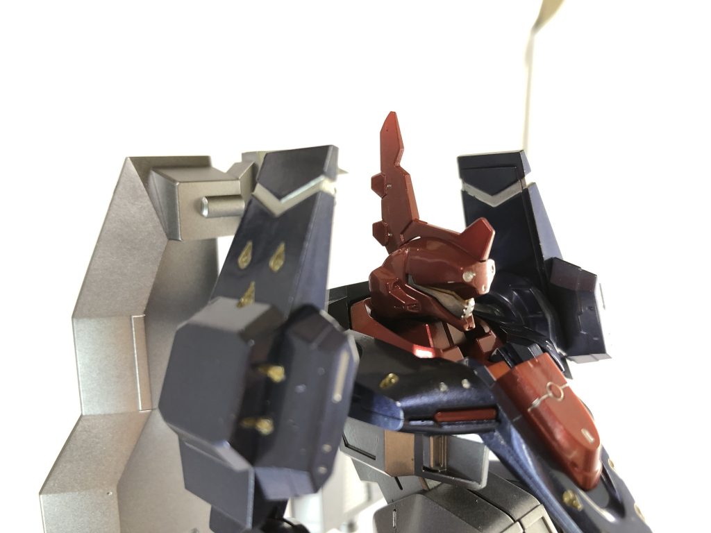 一部のモールドには4アーティストマーカー シルバーやゴールドを筆を使って流し込みました。