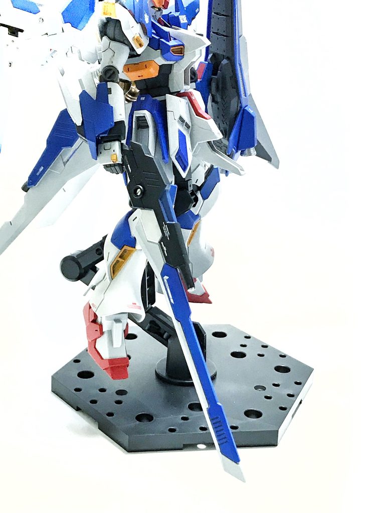 武器は、ビルダーパーツの紅ウェポンを少しだけ加工したものを使っています。