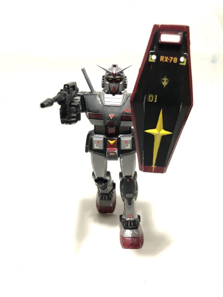 シールドを前に構える
 
シールドで本体をかばいながら走って仕掛けてくる演出を全く見なくなってしまった。
シールドの覗き穴は大切な要素