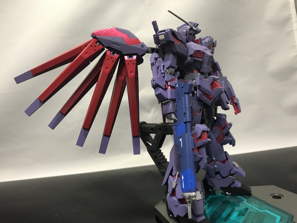 ライフルの色は最後まで悩みましたが、フルバレットと同じ青系でまとめました。決して塗り分けに自信が無かったからではない