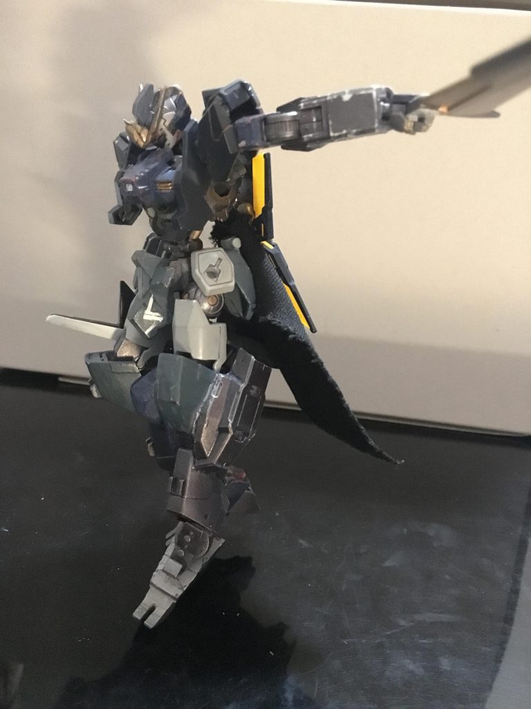 相手の機体の首を取ったポーズ(？)