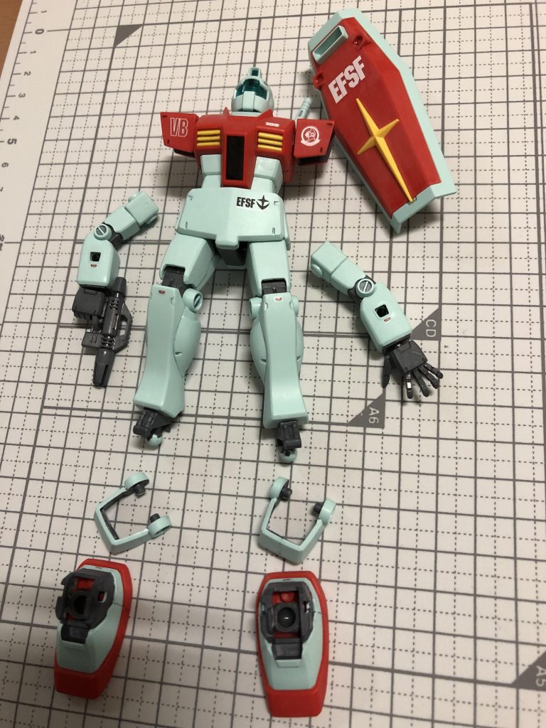 ガンキャノン用のデカールを貼りました。