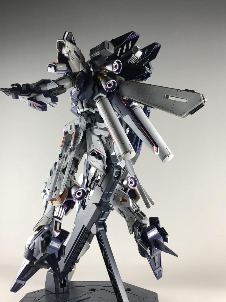 背面です。自分で言うのもなんですが背面は下から見ると良い感じに出来たと思います。