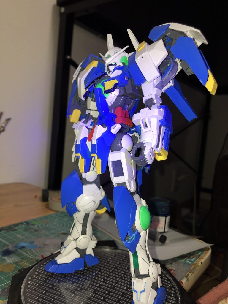 アメイジングエクシアに使ってた蛍光グリーンに塗装したクリアパーツ部を使用。そのためブラックライトでのUV発光を可能とする