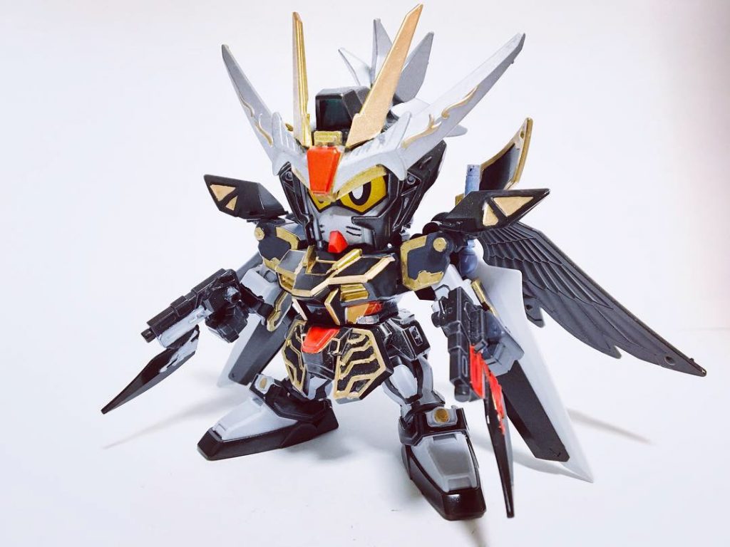 武者忍形態フロント。須烏延の脚部が袁班須の両肩に、大部分が背部に合体する事で武者忍形態となる。