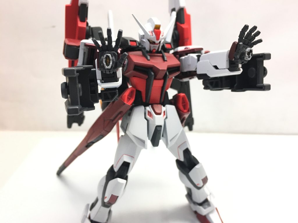 「マニピュレーター内蔵型ハイメガキャノン」
その名の通りマニピュレーターに内蔵された武装
威力は低いが、取り回しの良さと何より武器切り替えの隙がない為素早い攻撃が可能