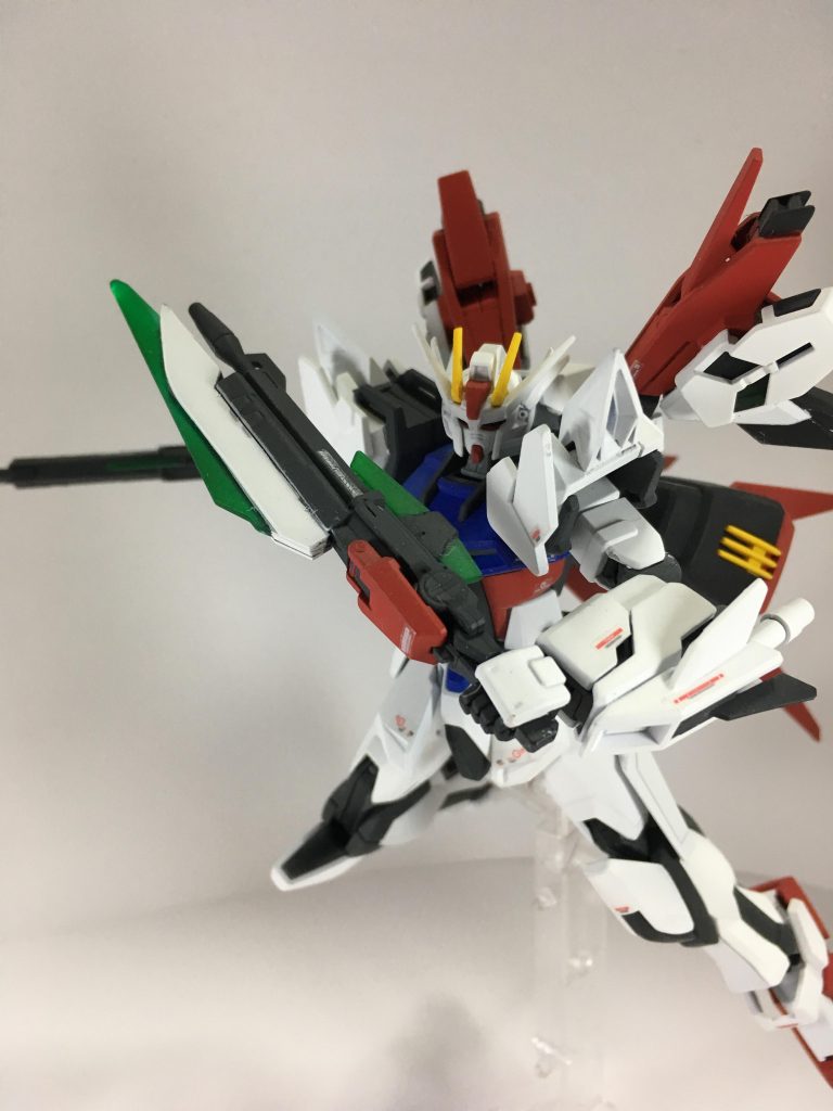 銃剣は扱いやすさを考えたらダブルオーのGNソードⅡが良いのではと思いストライクのライフルを組み合わせて制作しました。