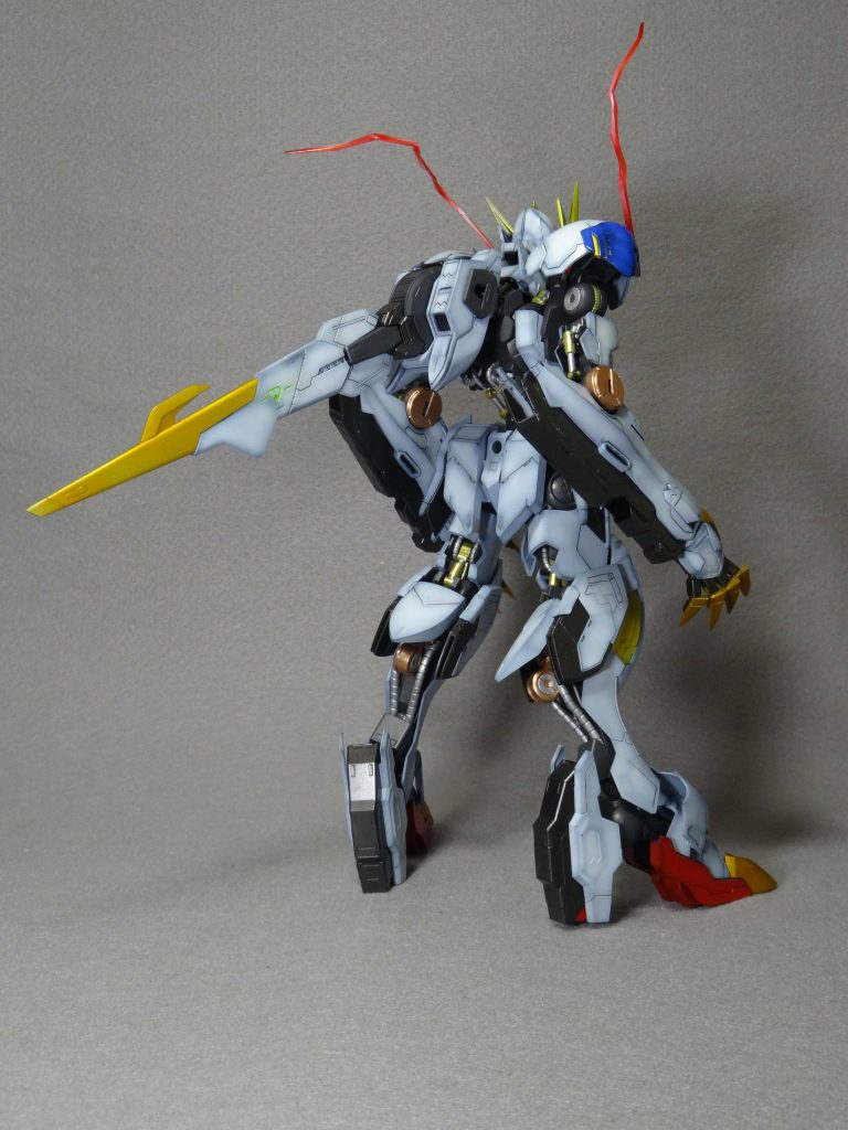 バックパックは接続ピンを一度切り離し、角度を変えて再接着しました。