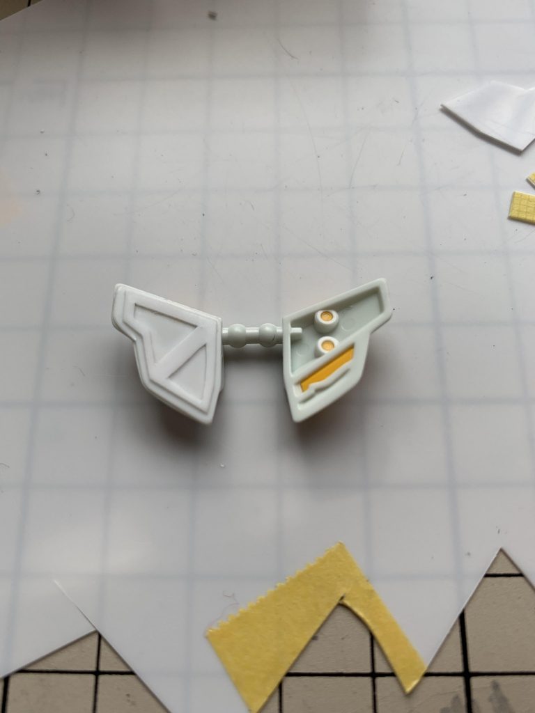 フロントアーマーとリアアーマーのダクト？部分をプラ板で制作したものに変更しました、裏側もプラ板でディテールアップ