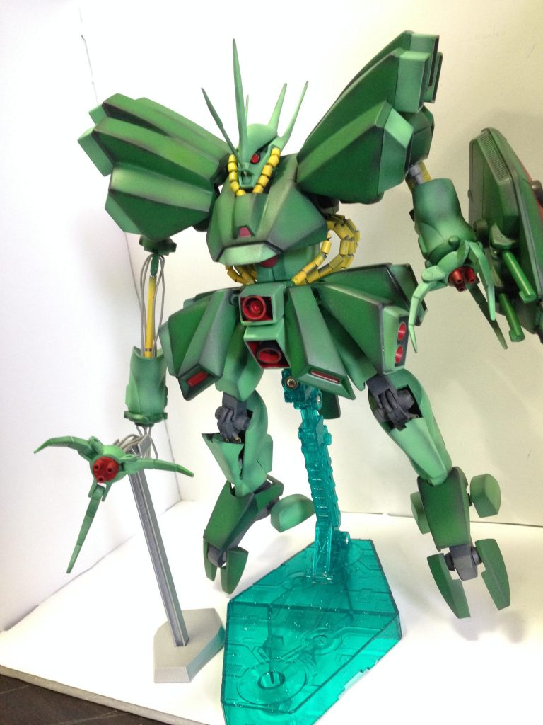 二の腕の部分も差し替えで伸びます。