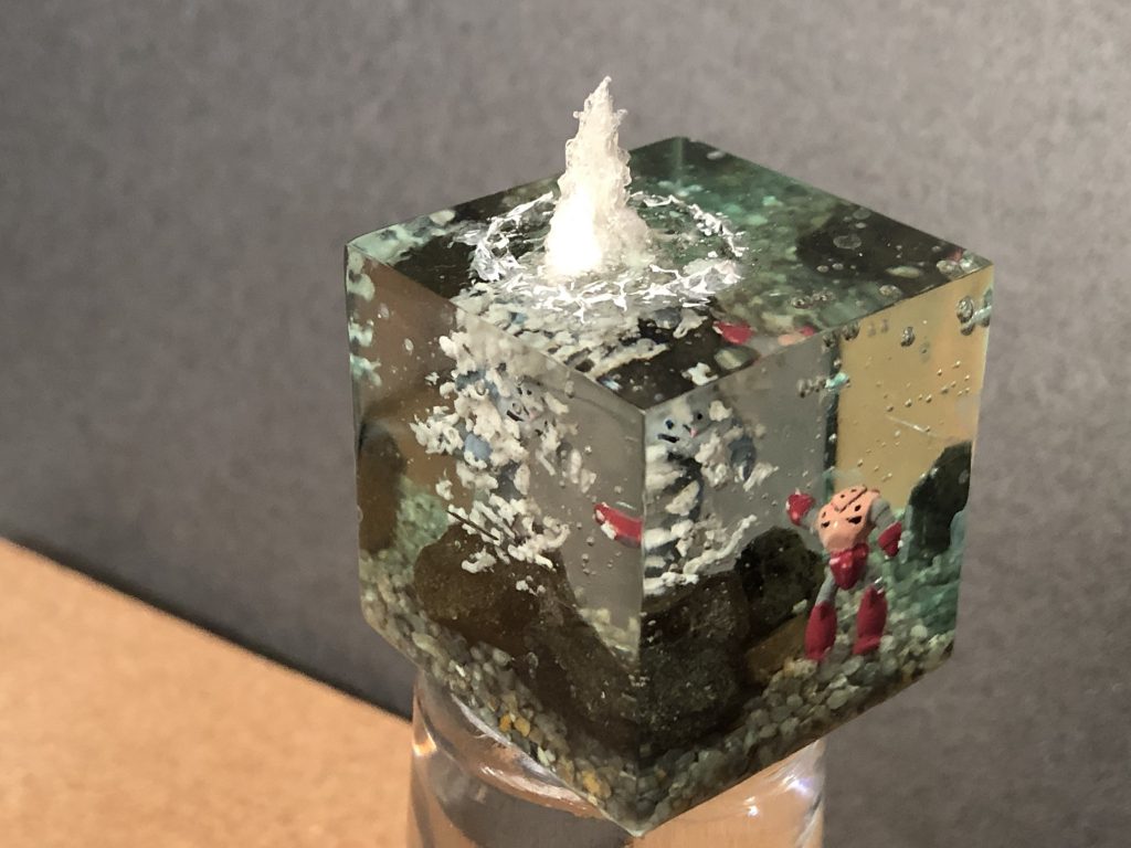 水柱はティッシュを芯にグロスメディウムを塗ってます。