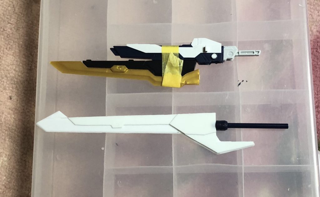 ヴァーロレンブレードはほぼプラ板で自作、グリップにジャンクとランナーを使用。
バスターブレードはアメイジングストフリの背中ビーム砲とシュバルツリッターのブレード、アムアムのブレードガンを使用しました。