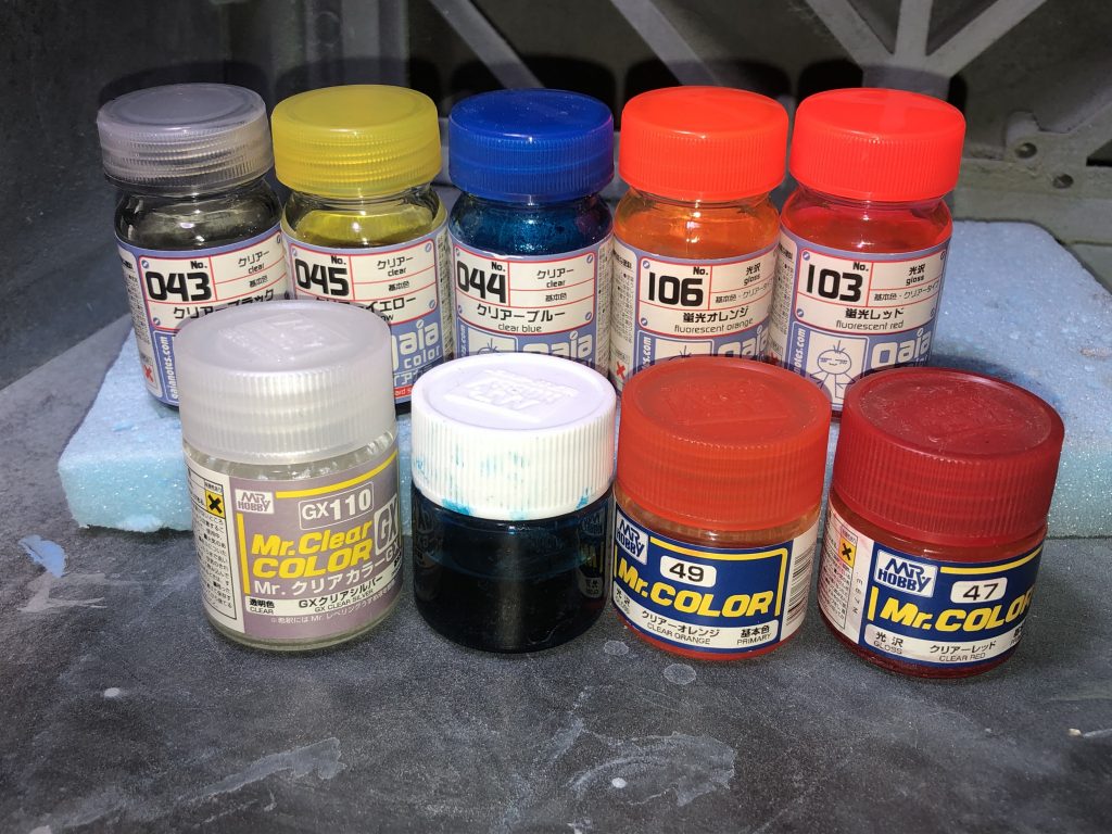 今回はこれらのクリア系の塗料を多用しました
キャンディー塗装は全体の色を均一化するのが難しく今回2回目になりますがまだ慣れなくてうまく行きませんσ^_^;
精進ですな