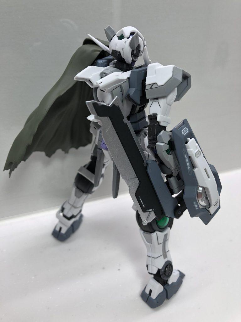 GNソードはメッキを落とし、スターブライトシルバーで塗り直しています。