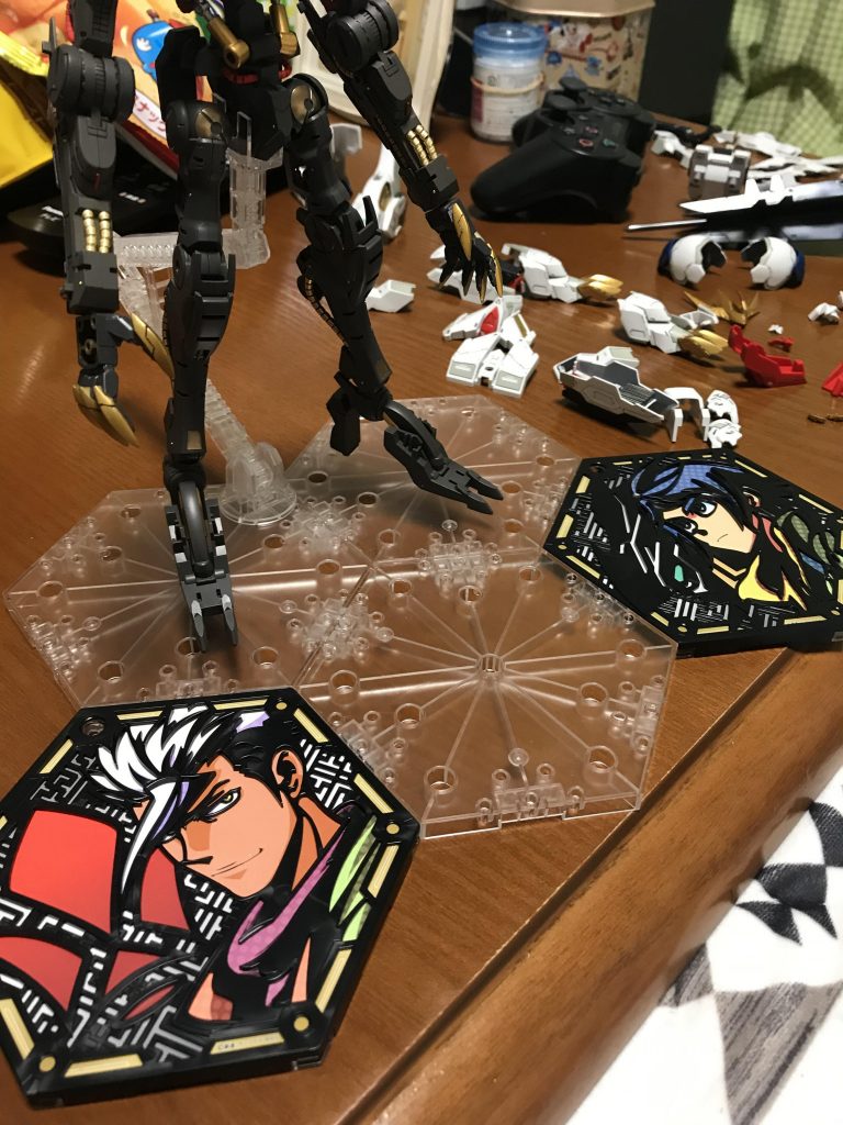 アクションベース4とキャラスタンドプレート(投げ売りで安かった)を組み合わせました。