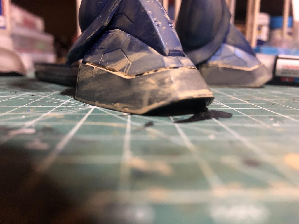 パーツの隙間に砂とかが入るとこんな風になるのかなぁって思いながら汚してみました