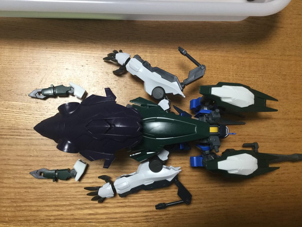 色々とくっつけて行く中で、なんか“使徒”臭がしたので、*機体名には海洋生物っぽいエヴァの第4使徒であるシャムシェルの名をつけ、拠点を強襲するという設定*にも合わせています( ̄∇ ̄)