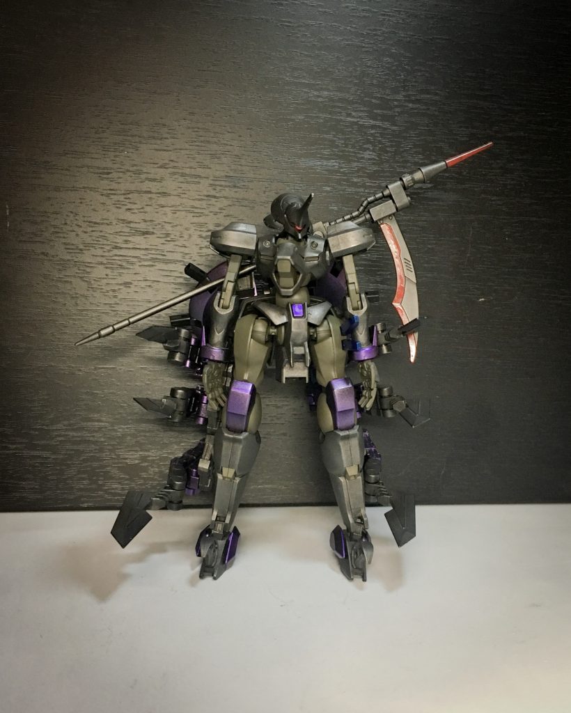 機操兵 アラーニェ

聖王国の裏ルートにて開発された機操兵
戦場で大破した機操兵や魔操兵のパーツを極秘裏に運び込み製造された
魔獣アラクネをモチーフとし、硬血という新型液体兵器を中心としたを武装を持つ
水のミスライトによって硬血を操りアラクネを彷彿とさせる糸や操兵の動きを阻害する攻撃を得意とする
半獣操機ともいうべき姿への変形機構を持ち、地形に合わせてその姿を使い分ける事ができる