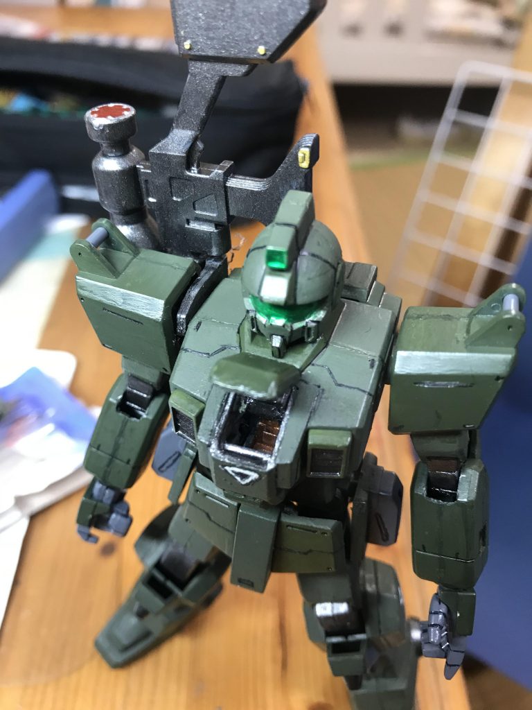 コックピットハッチが開閉します。
元々旧キットの陸ジムはハッチが開閉しますが、さらに内部メカをHGUCボール等から移植しました。