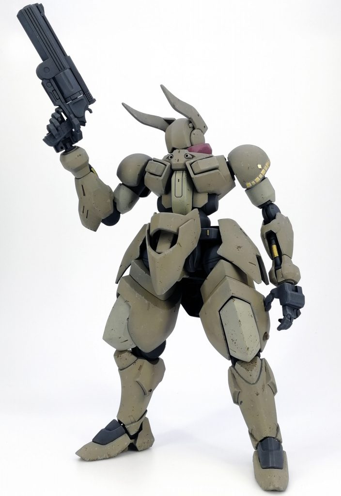 手首はコトブキヤノーマルハンド。左手は指の角度調整してます。
リボルバーもコトブキヤのやつを小加工してちょっとすっきりさせただけ。