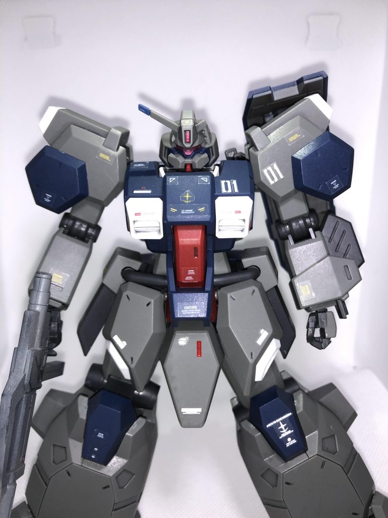 真正面。
一応バイザーの下をシルバーで塗装して光がよく反射するようにしてます。