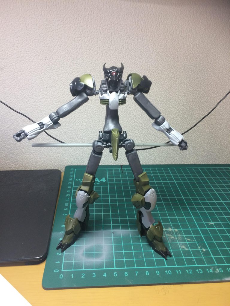 覚醒した感じを出したいと思い
腰のうしろから百均で買ったワイヤーのような物をつけてルプスレクスのようにしてみました