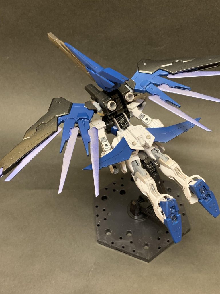 寝かせて、スタビライザーを反転させて、リアスカートのウイングを開くだけ。