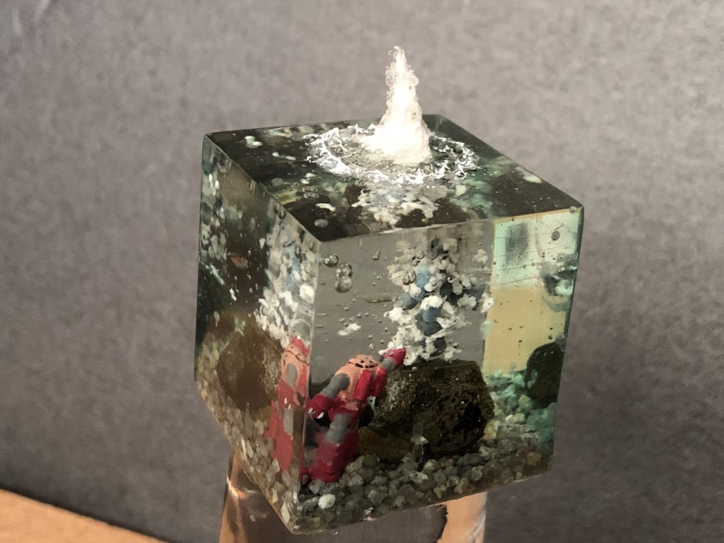 大きい方の石は外で拾ったものです。