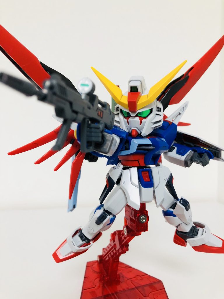 首にボールデンアームズのボールジョイントを使用しているので様々な角度に向けることができます。