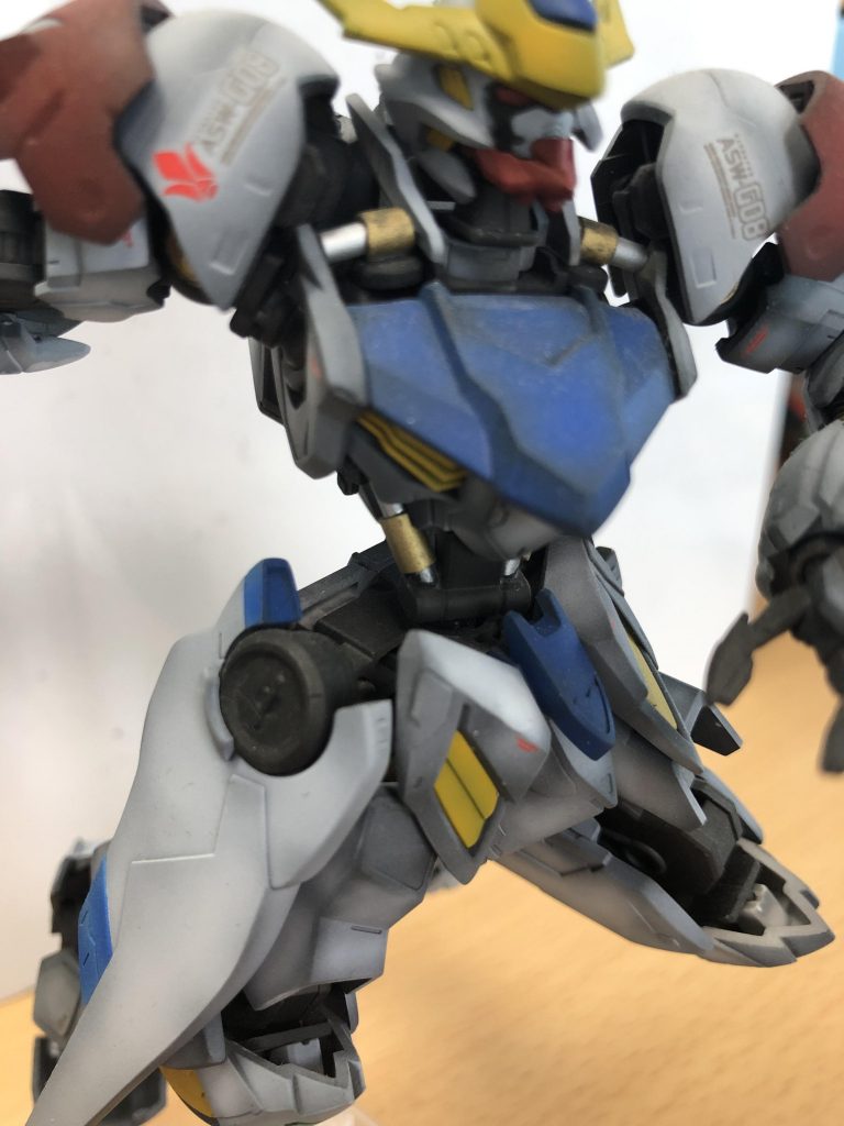 一応シリンダーのとこは自作で作って装甲裏もプラ板でふさぎました。
デカールとかもっとうまいバランスで貼れるようにしたいな〜