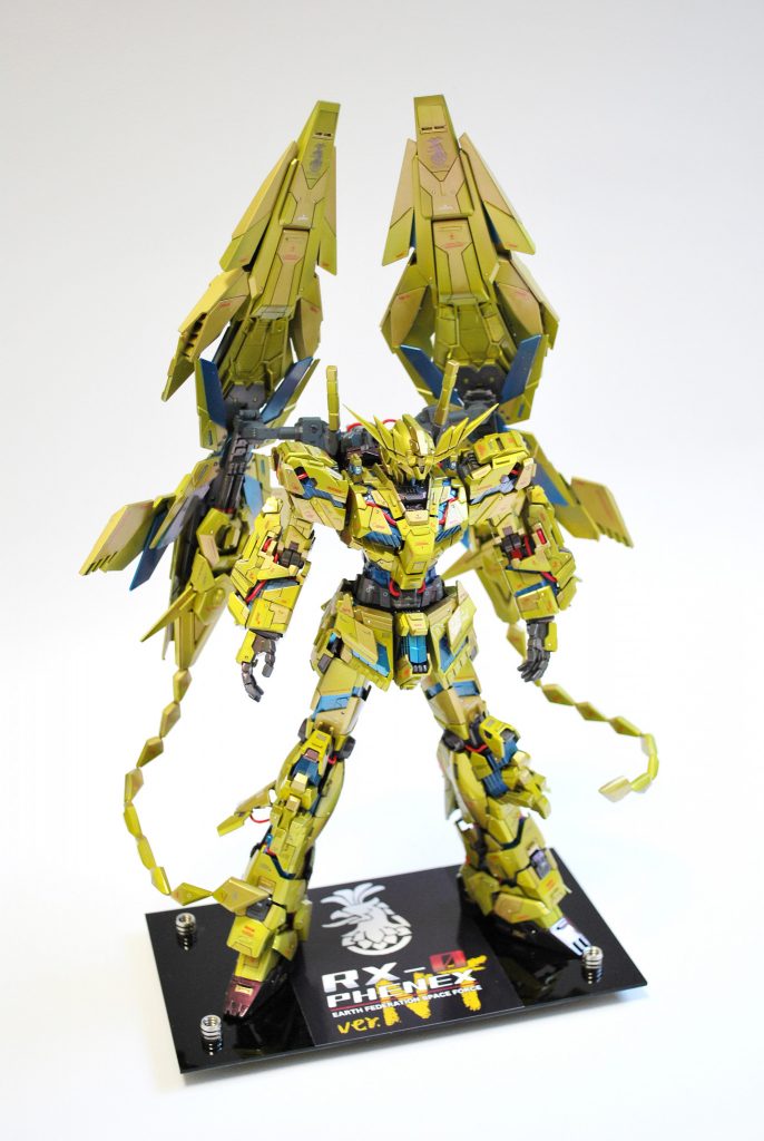 尻尾はいろんな方向に曲がるようにしてあります。