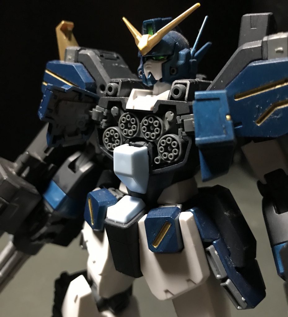 次は胸部ガトリング砲
こちらも塗装無しのそのままで組み付け
4つもあるとすごいなぁw