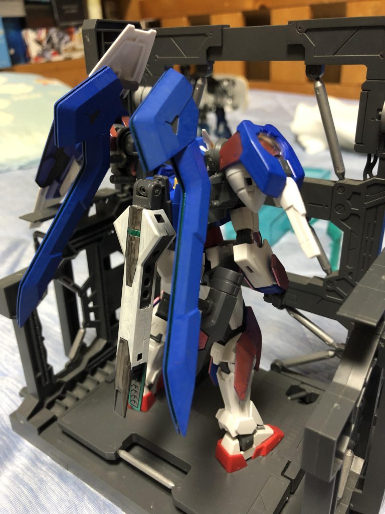 後ろ。武装に3基目のドライヴが組み込んであるという設定もあります。機体名にある「NEO」の「O」という形で3基目のドライヴの存在をアピールしているつもりです(笑)