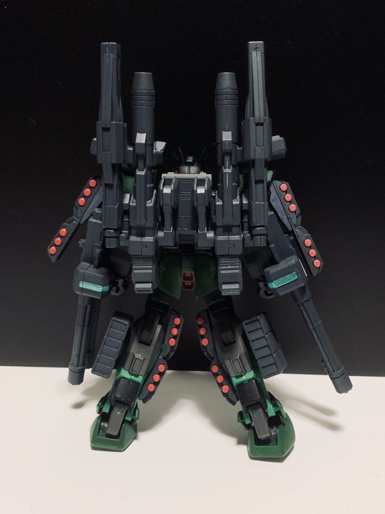 背面に4門のビームバズーカを装備