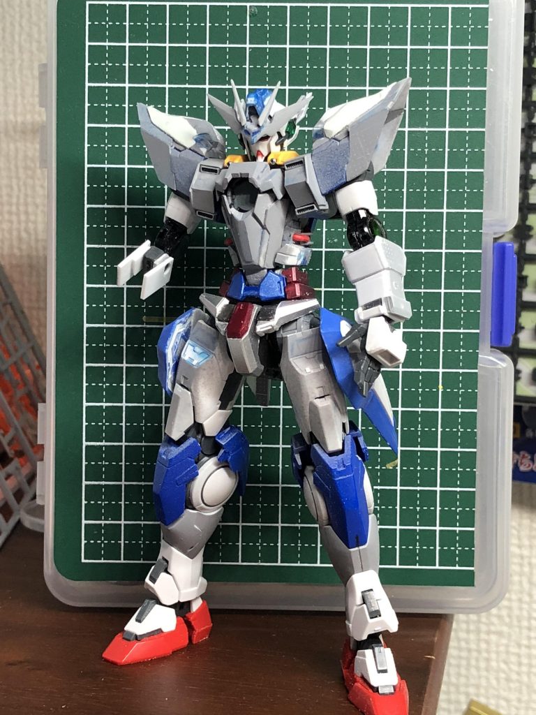 腕のパーツも形状がRGのものだと気に入らなかったため、RG.HGのダブルオー系関節を軸にスクラッチ