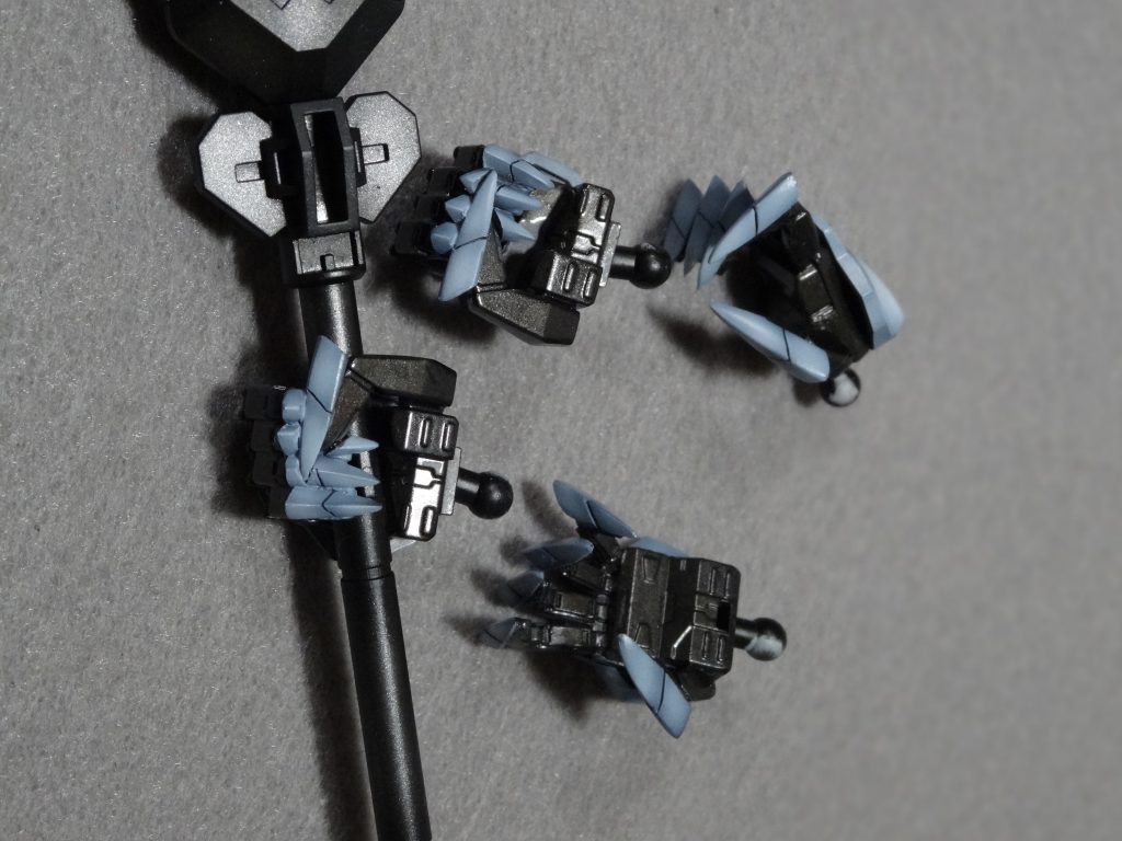 マニュピレータはネットでお馴染みとなった、爪をランナーで作成する工作を施しています。計20本の指分を作成するのは大変でしたが、効果は抜群です。