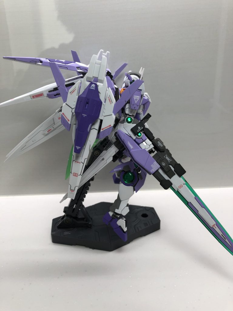 GNシールド展開時。
背面トゲトゲです。