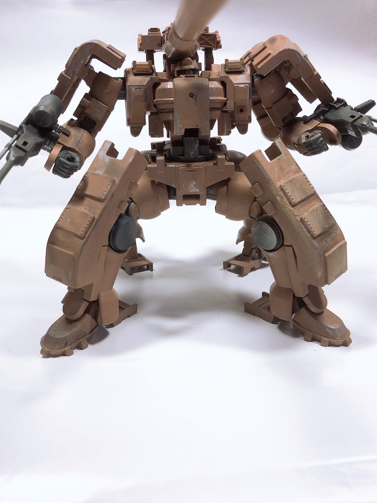 前
過酷な環境で使用されていたとの事で全体的にウェザリングをしてます。