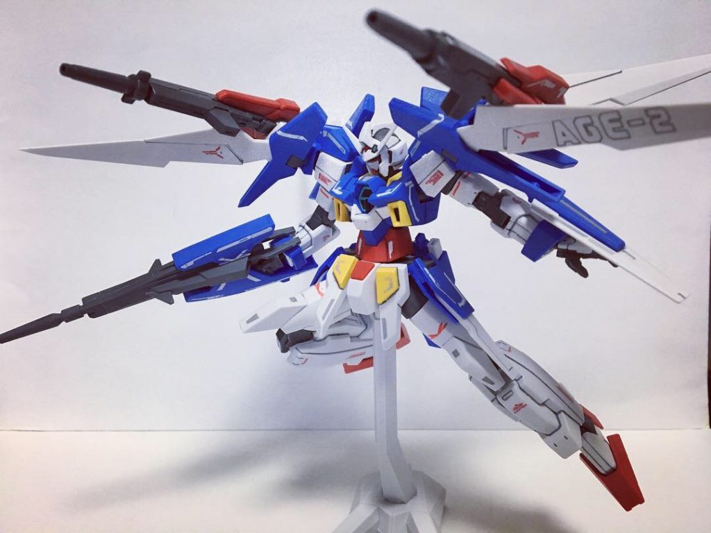 アクション!キャノンを前方に向ける事もなんとか。主翼は白部分も動かせる様に小加工しました。