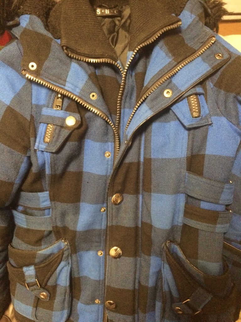 わたくしのコートです。
チェックの感じがちょっと違うんですけどね。
まぁ大目に見てください。
そのうちちゃんと再現しよう。