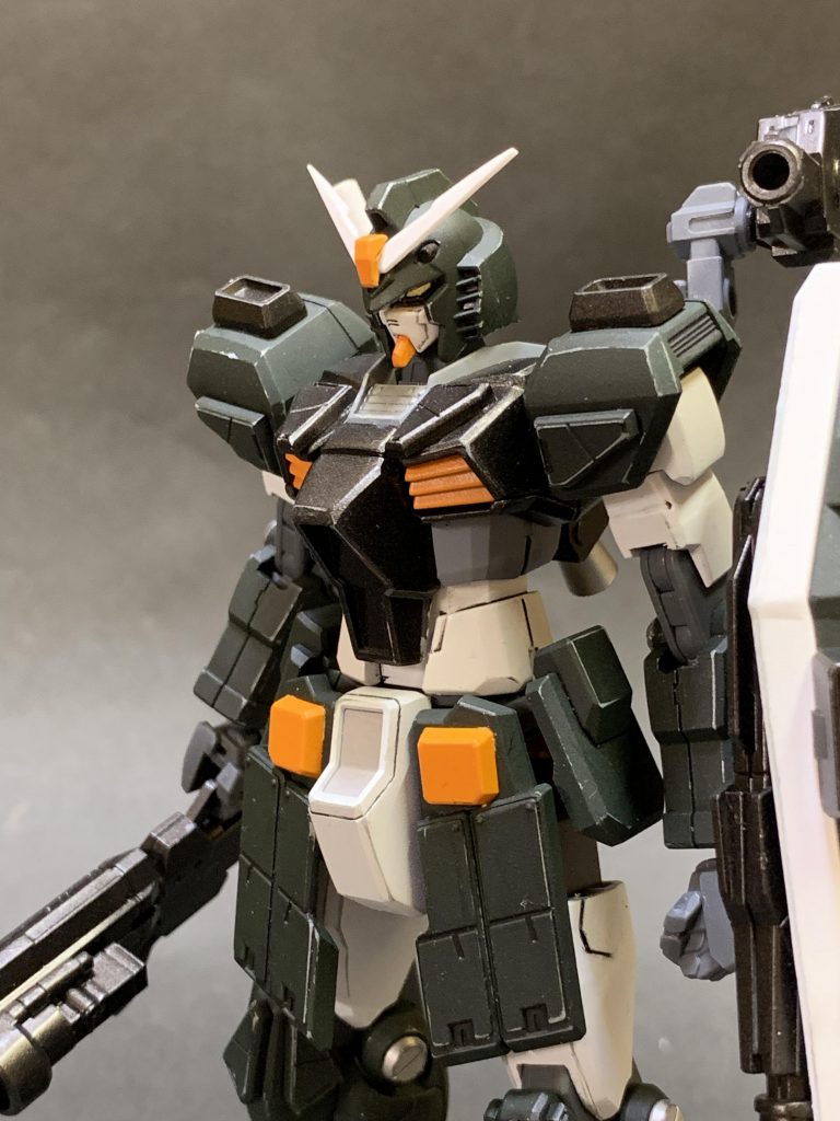 アップ。イメージより濃いグリーンになりましたがミリ感出てて結構好き。