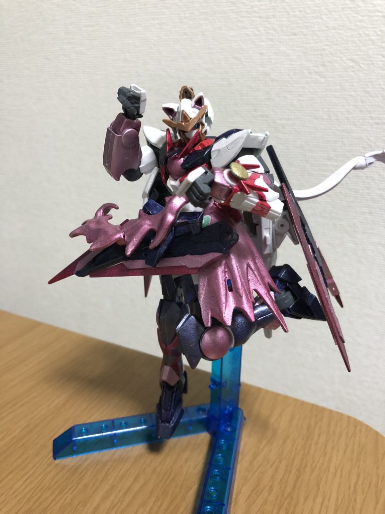 手首はディナイアルガンダムのものを使って猫招き♪
ねこのしっぽもディナイアルから！