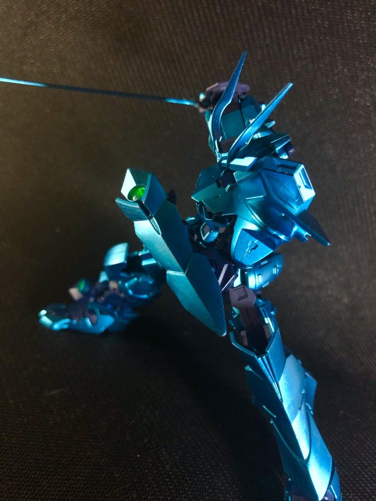 腕の甲冑にはモチーフがあり
PS2のゲームに鬼武者という作品があるんですが
そこにでてくる鬼の篭手がモチーフとなっています
Hアイズを使用して、自分なりに再現しています