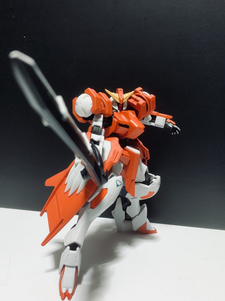 厄祭戦では機動力を生かした近接戦法でMAを狩っていた