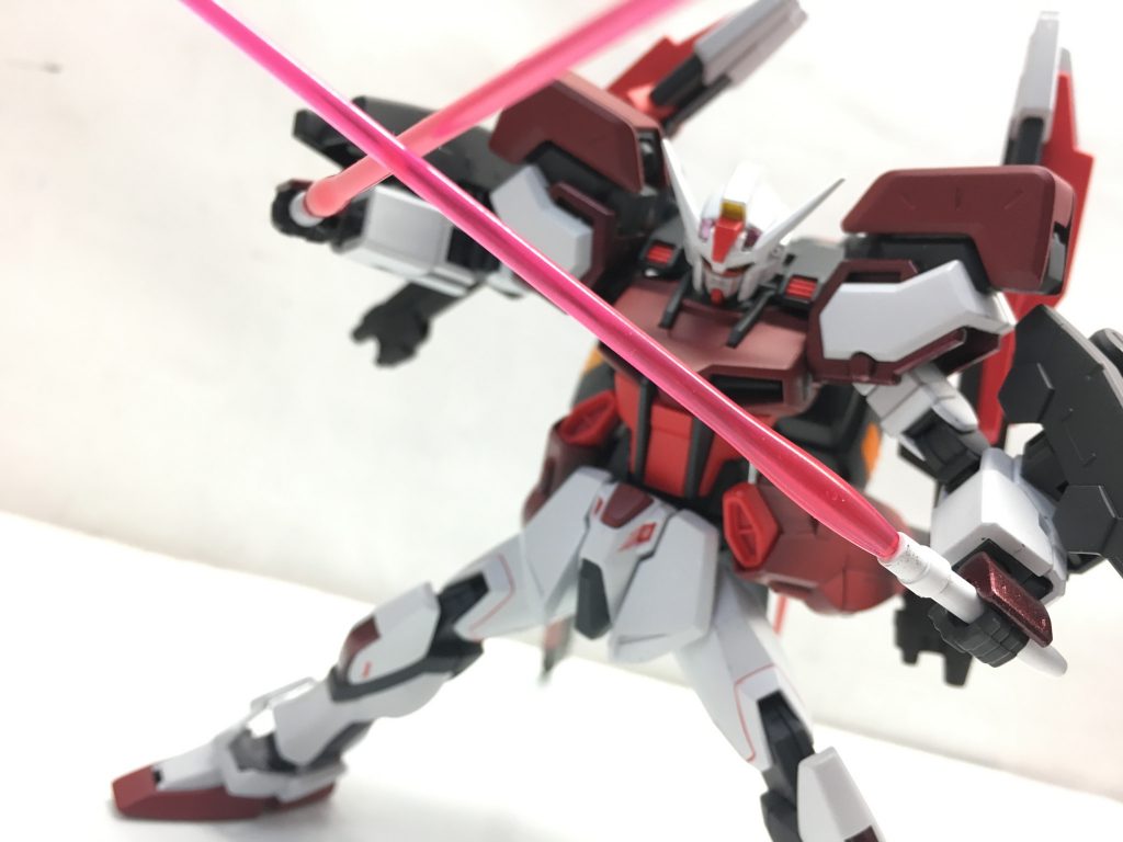 「ビームサーベルⅡ」
バックパックに装備されている近接武器
持ち手側にもサーベルが展開することができ、ツインサーベル状態にもなる
